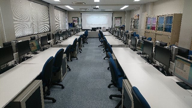 情報工学科演習室